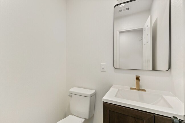 Building Photo - 7414 Janak Dr