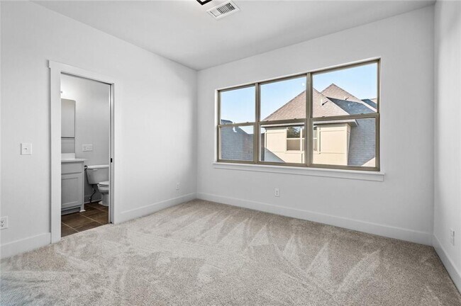 Building Photo - 585 S Rainbow Rd