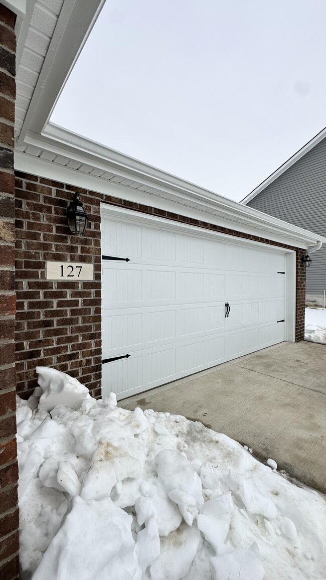 Building Photo - 127 Landry Ln