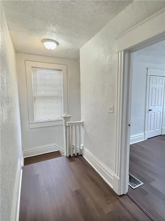 Building Photo - 2006 Agnes Ave