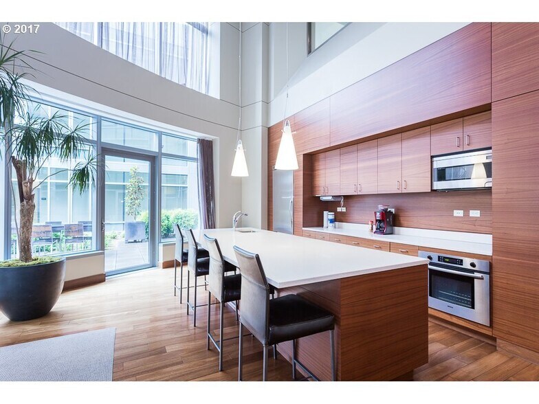 Building Photo - 3601 sw river parkway
