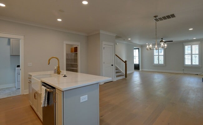 Building Photo - 4 Bedroom 3.5 Bath House in Twin Lakes - J...