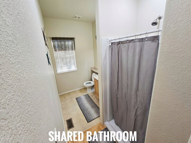 Building Photo - 2060 Dewhirst Dr