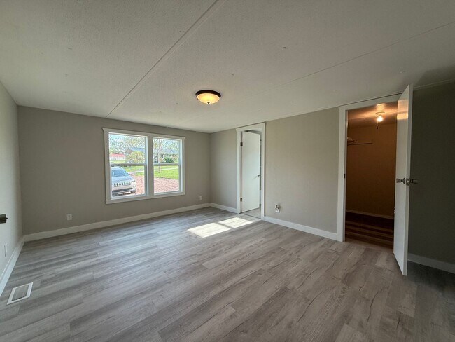 Building Photo - 3 Bedroom 2 Bathroom Mobile Home Located in Mosheim, TN