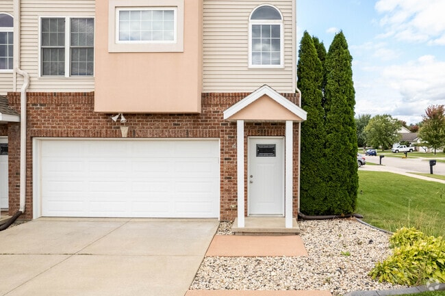 Building Photo - 307 Douglas Dr