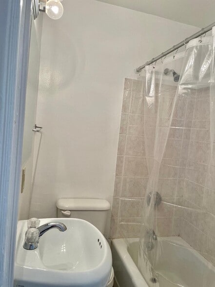 Building Photo - 248 Newbury St