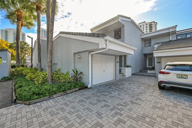 Building Photo - 350 Poinciana Island Dr