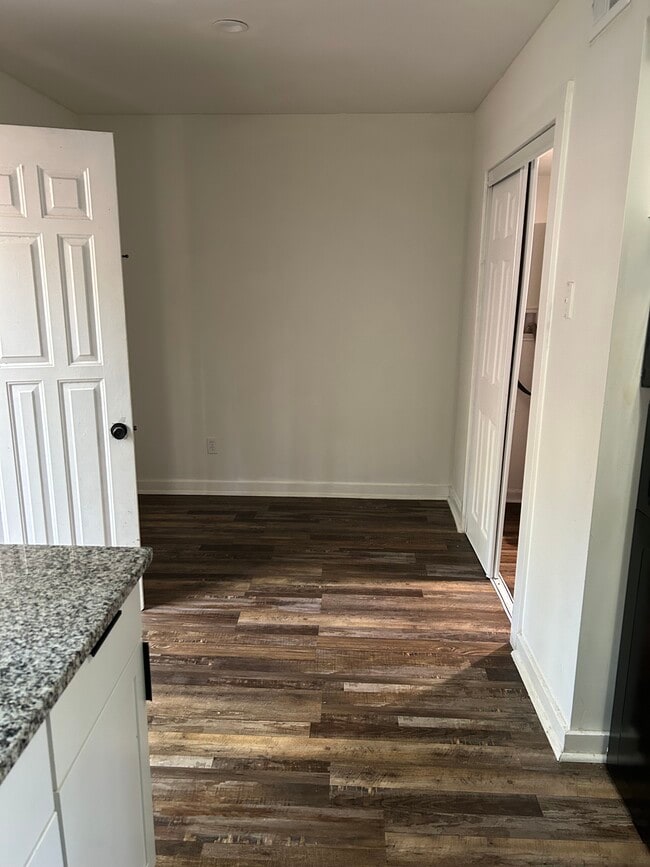 Building Photo - 709 Summit Ave