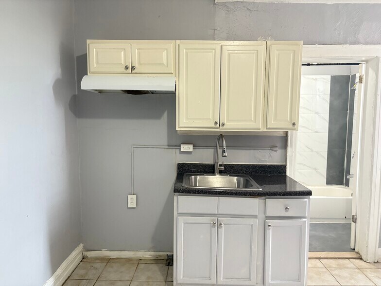 292 Wainwright B3 - 296 Wainwright St