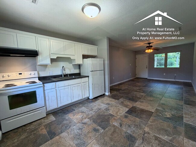 Building Photo - 107 Spruce Dr