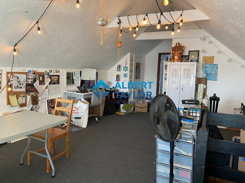 Building Photo - 10 Parker Hill Ave