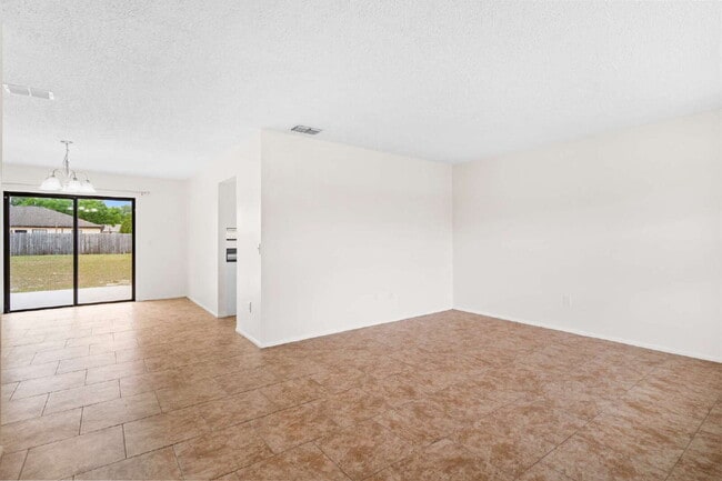 Building Photo - Recently updated 3BR, 2BA in The Shores