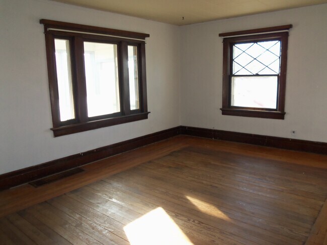 Building Photo - 1301 Grant Ave