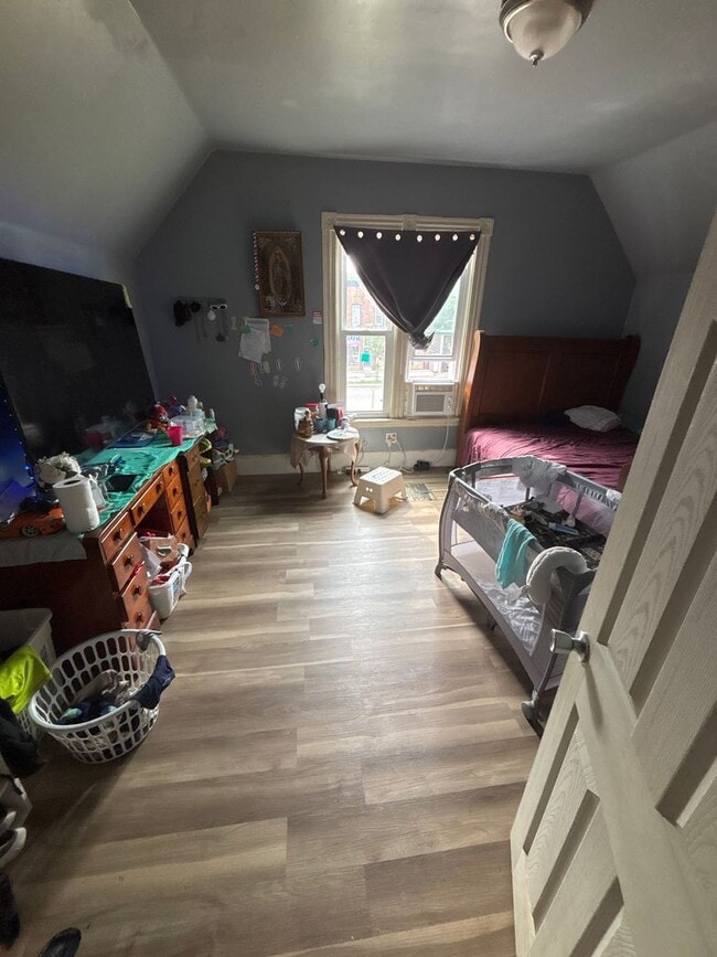Building Photo - Beautiful 3 bedrrom 1 bathroom House in Mi...