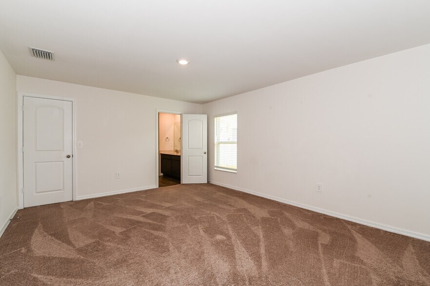 Building Photo - 2534 Atwater Dr