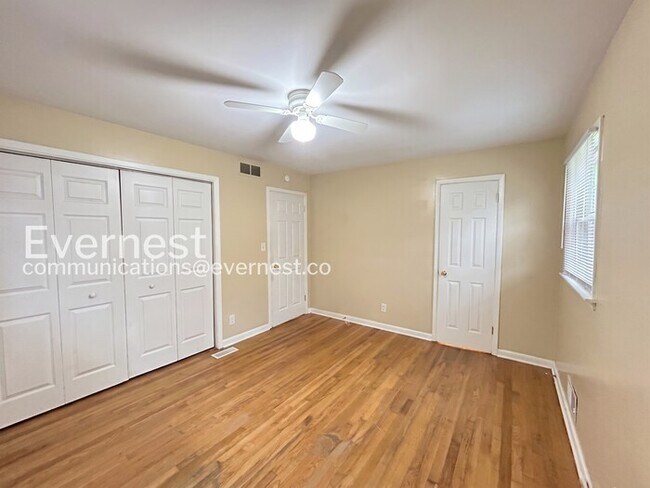 Building Photo - 3 Bed/1.5 Bath Home with Carport / Coming Soon!
