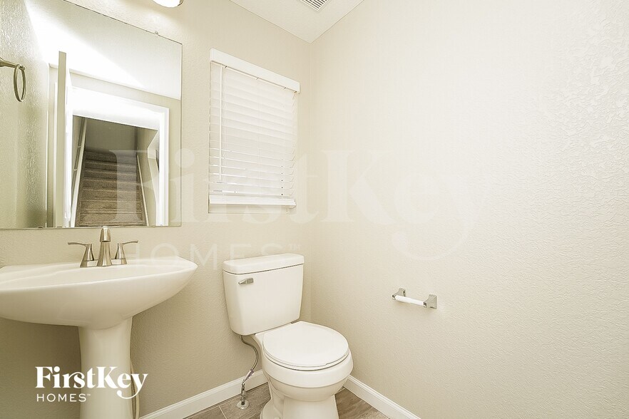 Building Photo - 61 Meadowlark Cir