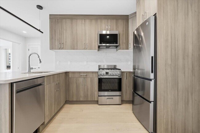 Primary Photo - 303 Madison St