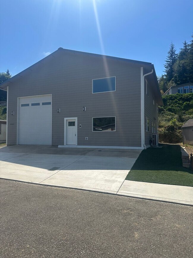 Building Photo - Beautiful 2025 Construction Home with Too ...