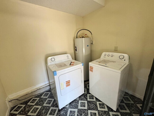 Building Photo - 6010 Ellington Rd NW