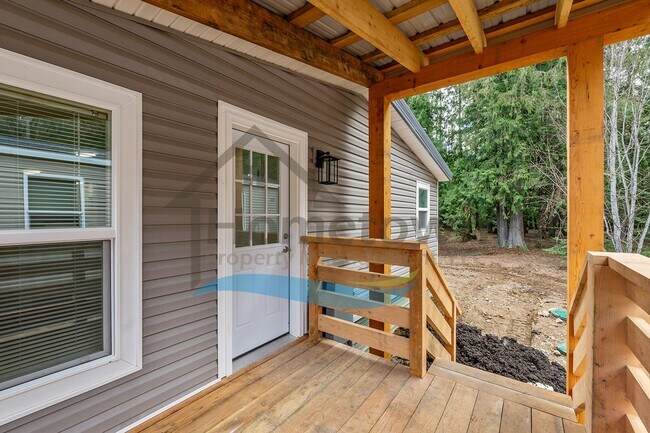 Building Photo - 3 Bedroom 2 Bathroom Home with Off-Street Parking Available in Sagle, Idaho!