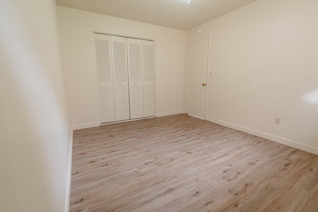 Building Photo - 1220 Fairview Dr