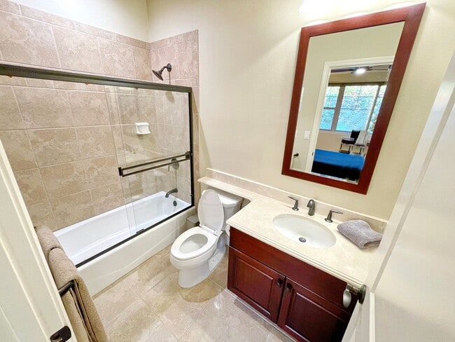 Building Photo - Luxury Townhome Living at The Villas at Ke...