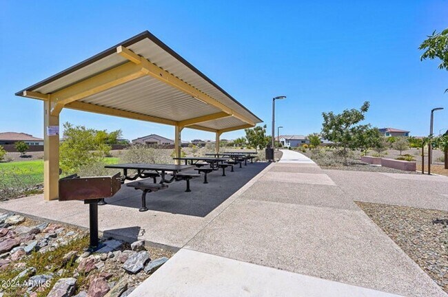 Building Photo - Charming 5-bed, 4.5-bath, 3 Car home with ...