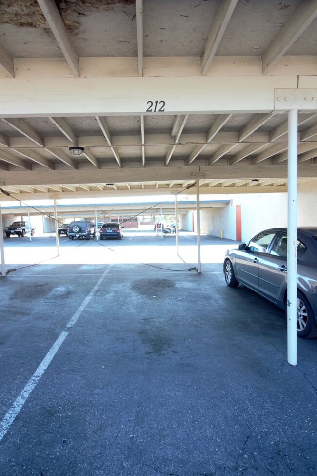 Building Photo - 1 Bedroom Condo For Lease in Fullerton
