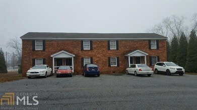 Building Photo - 303 Cedar Creek Rd