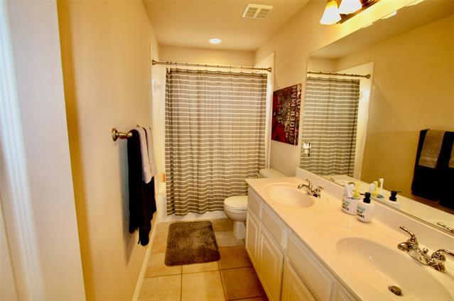 Building Photo - 2734 Greenway Dr