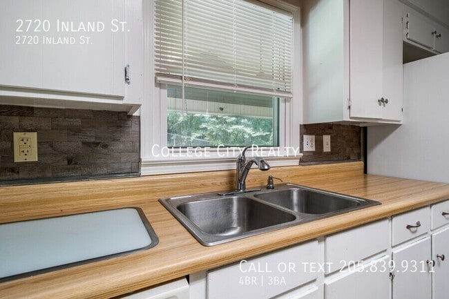 Building Photo - 2720 Inland St