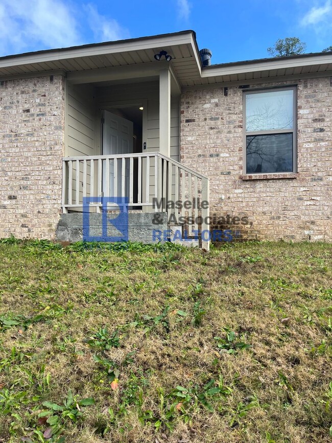 Building Photo - 3 Bed/2 Bath Home in Pearl