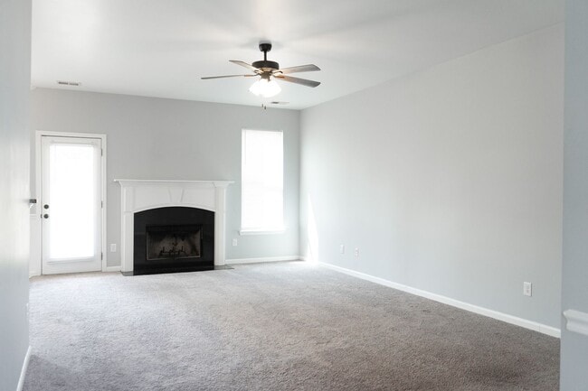 Building Photo - 2624 Leland Dr