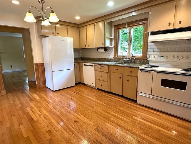 Building Photo - 115 Parker Rd