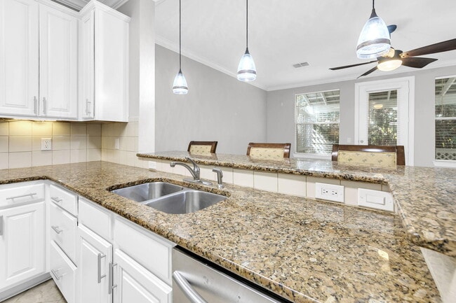 Building Photo - 59 Talon Ct