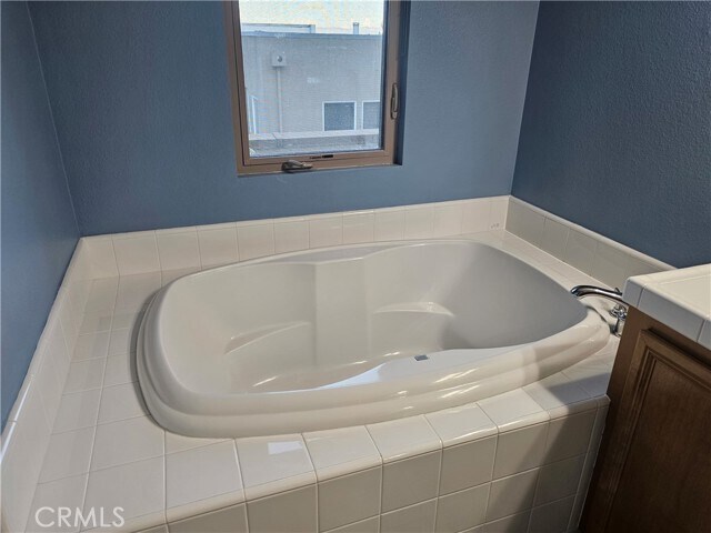 Building Photo - 35 Vantis Dr
