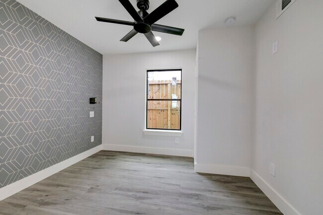 Building Photo - 2403 Cleburne St