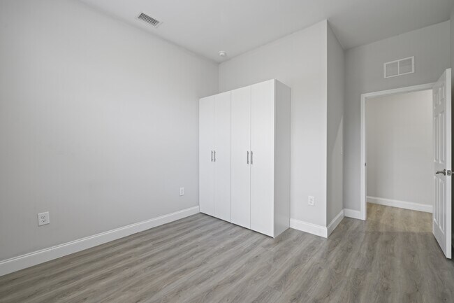 Building Photo - 679 Windermere Dr