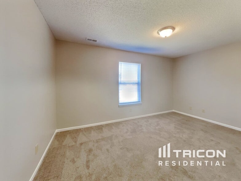 Building Photo - 13460 N Carwood Ct