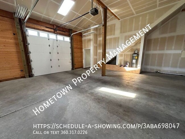 Building Photo - 4047 Legacy Dr NE