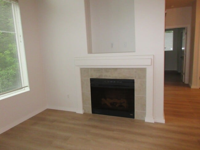 Building Photo - 2 Bedroom 2 Bath Condo in Dupont !!