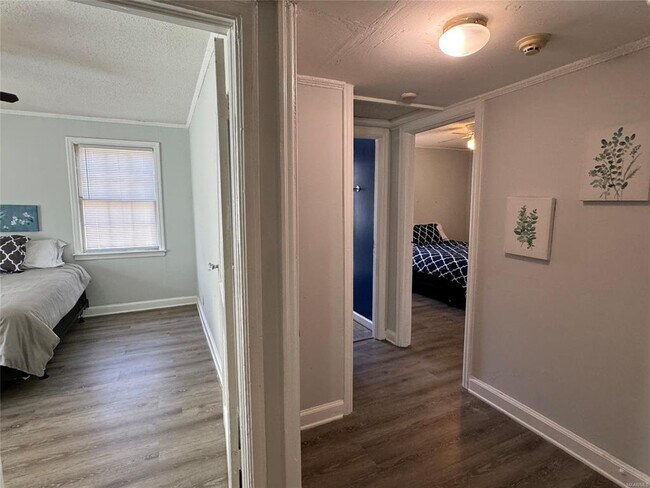 Building Photo - 2331 Woodlawn St