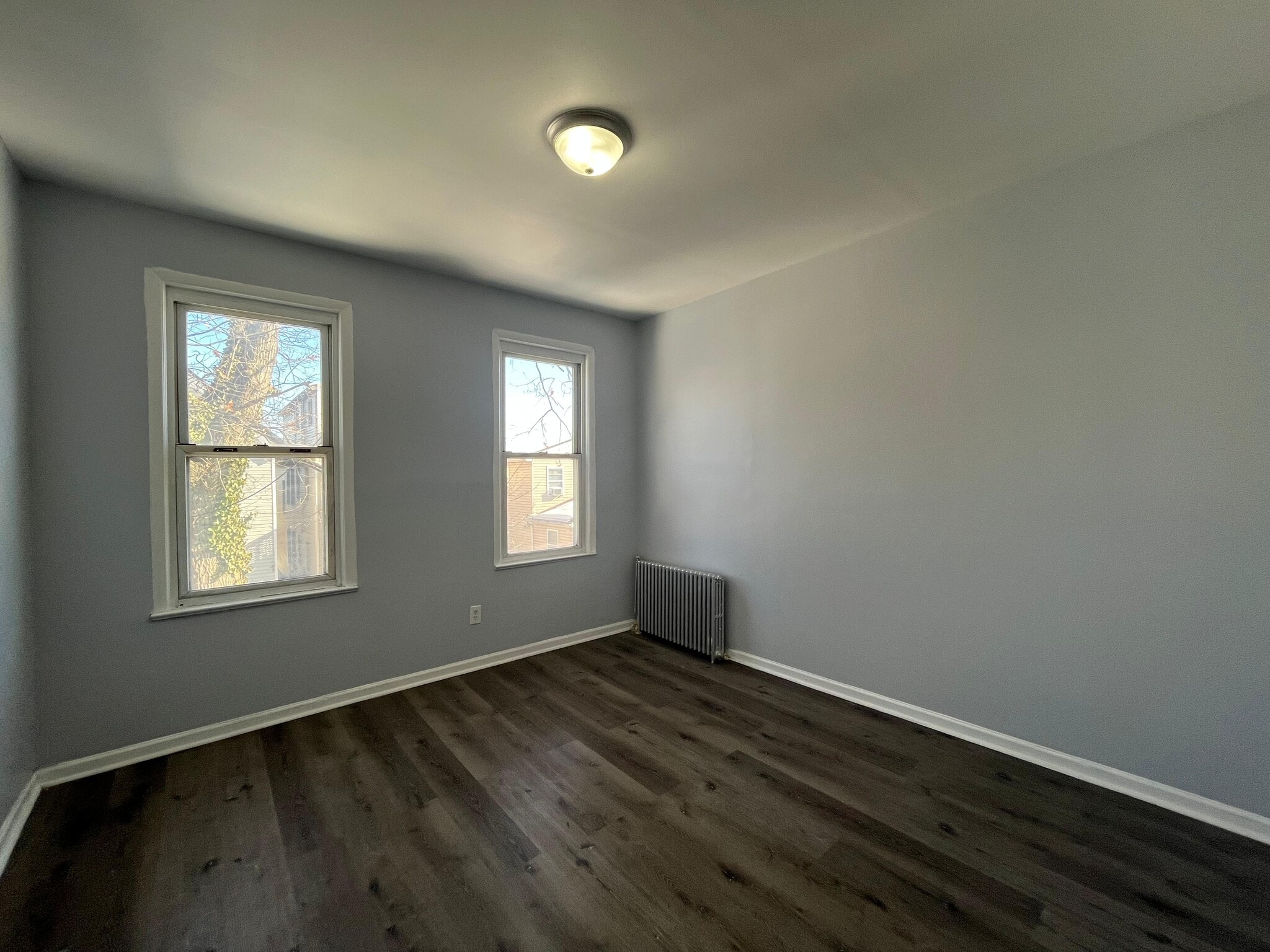 Building Photo - 41 W 54th St