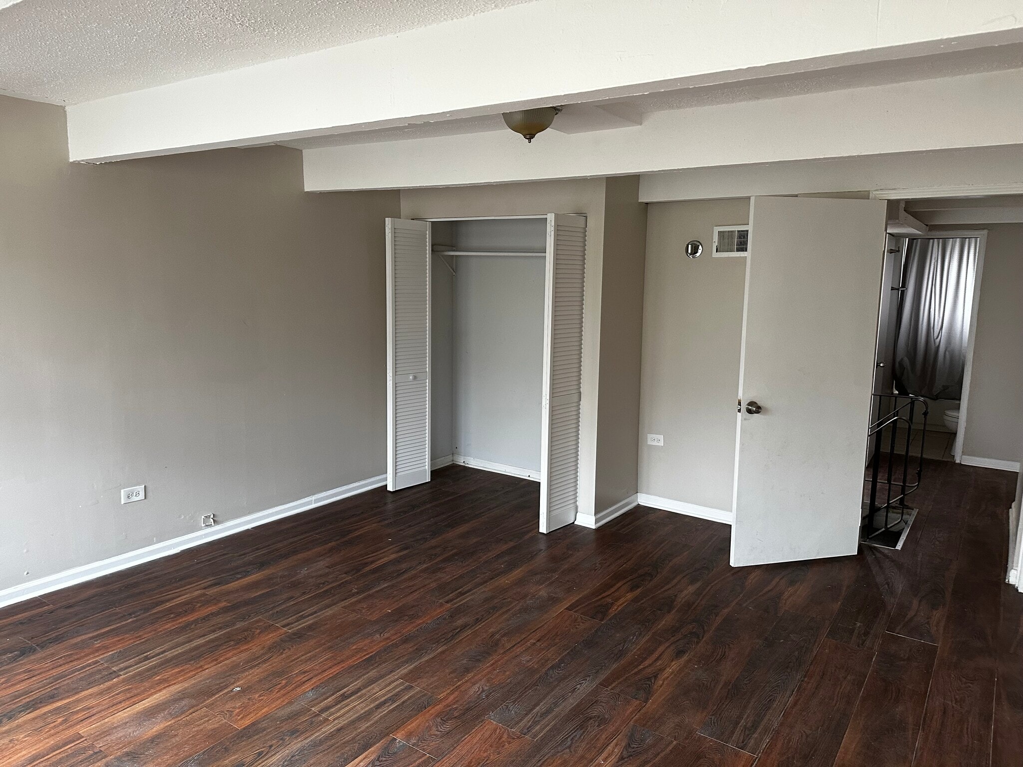 Primary Bed West View - 4816 S Drexel Blvd
