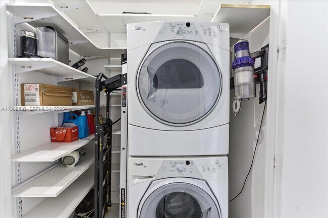 Building Photo - 1100 Biscayne Blvd