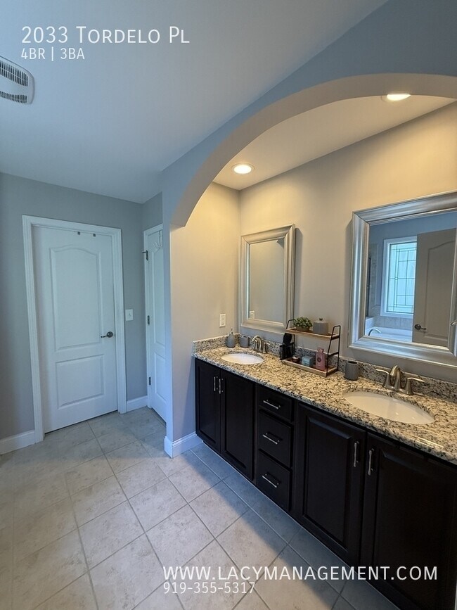 Building Photo - 2033 Tordelo Pl