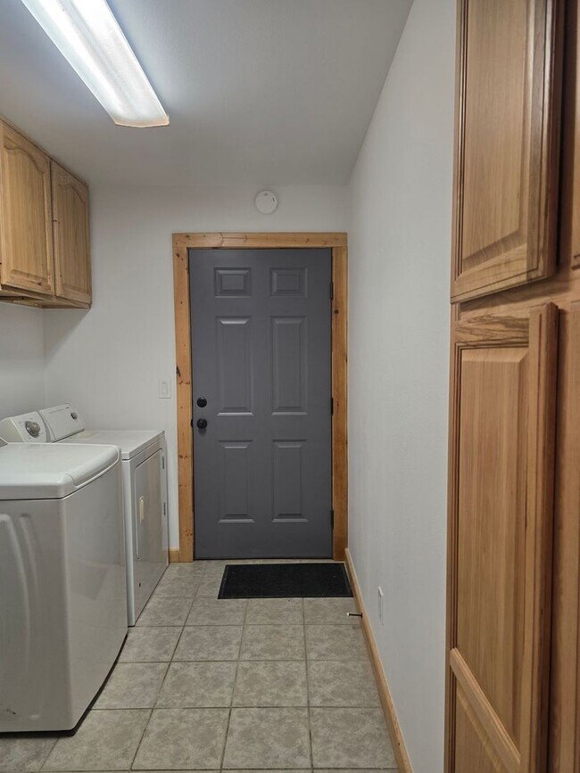 Building Photo - Lovely Lakewood Home