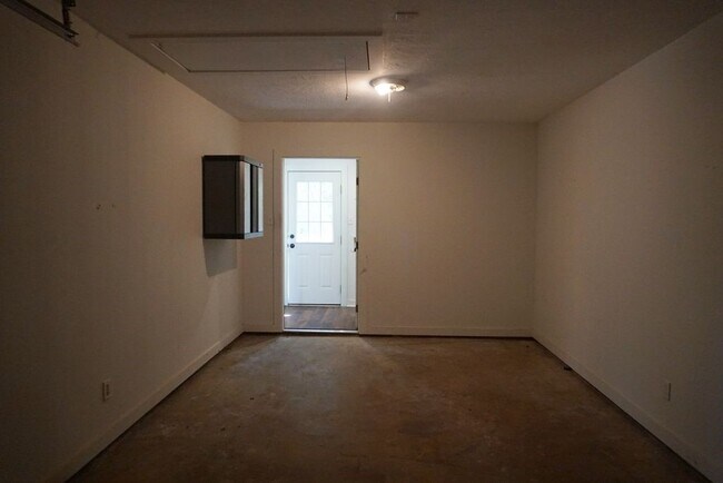 Building Photo - 210 Baber St