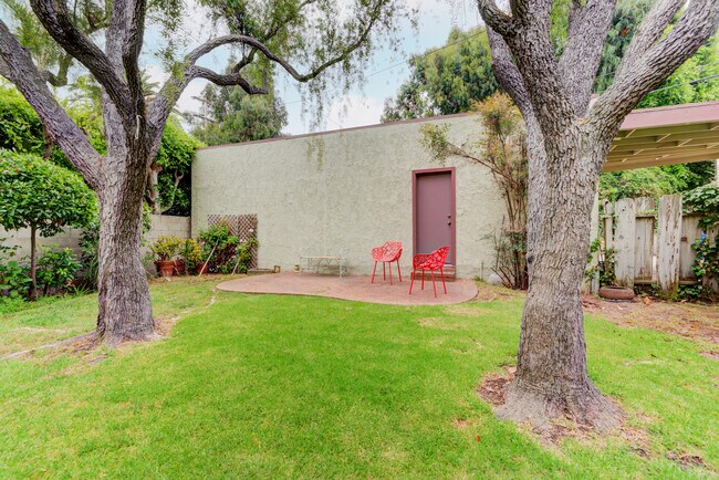 Building Photo - 556 Radcliffe Ave